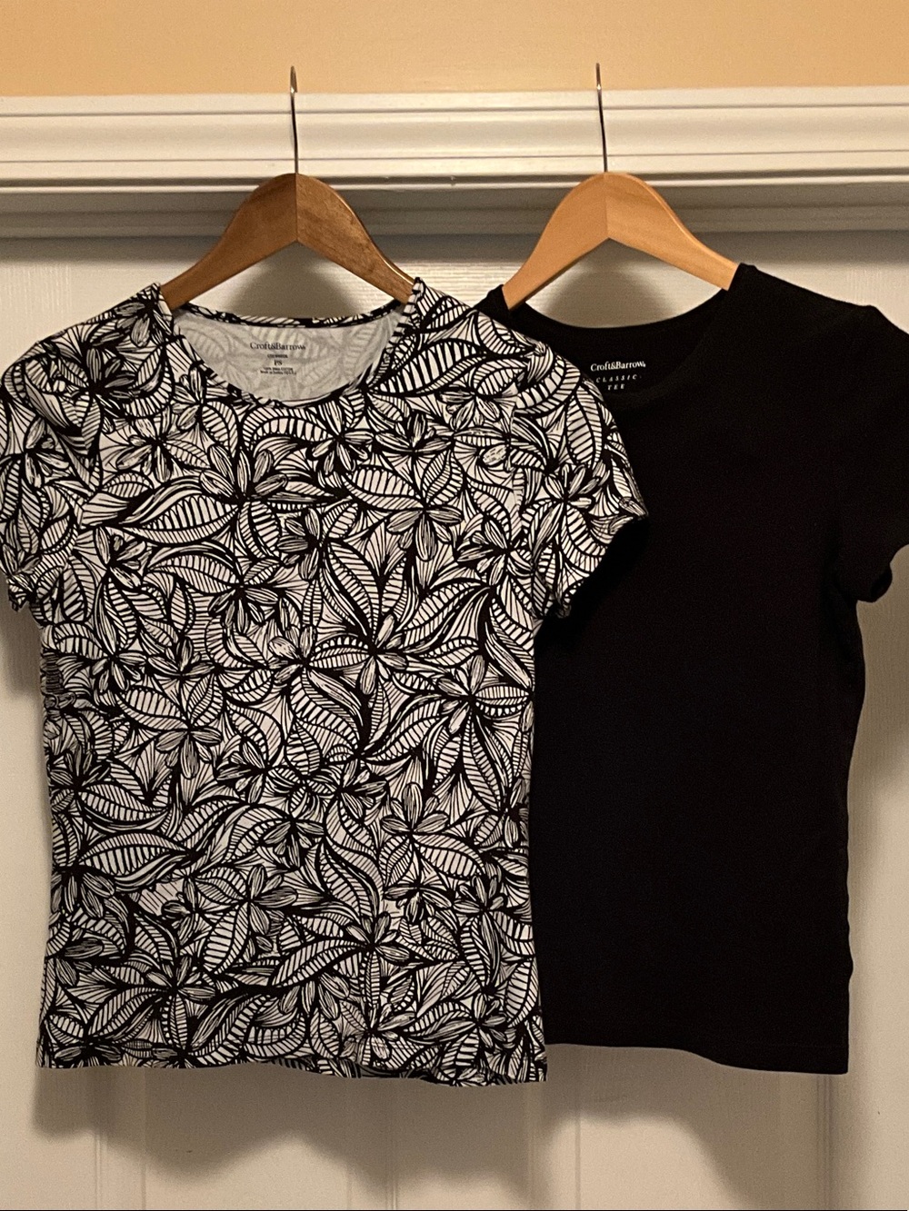 croft & barrow Black & White Leaf Print and black Short Sleeve Tee (2-Pack)